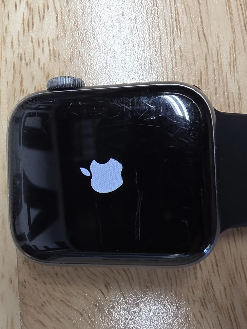 Apple watch series 4 40mm GPS Wifi (Used)